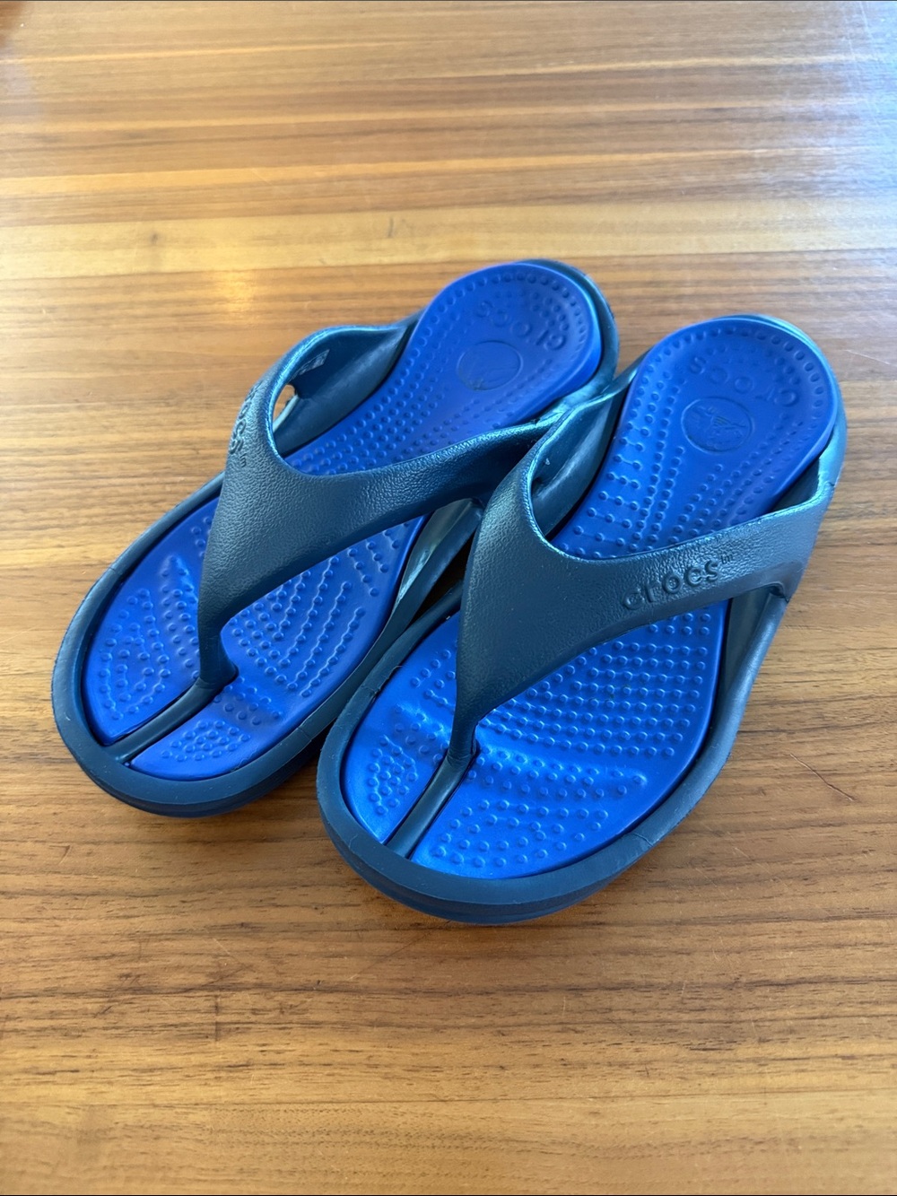 Like new Croc Athens Flip Flops size women’s 10, men’s 8